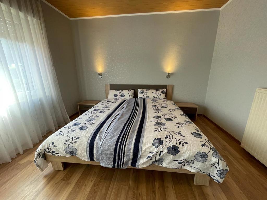 Ferienwohnung Lion ครุมเฮิร์น ภายนอก รูปภาพ